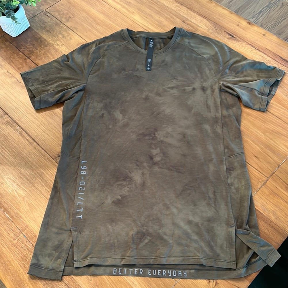 Men’s lululemon T-shirt , dry fit material, camo size M